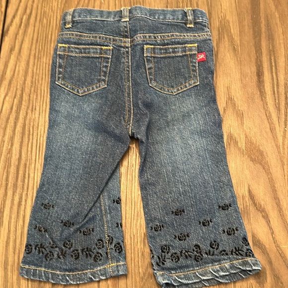 Gap 12-18 months girls denim with embroidered flowers - Picture 3 of 3